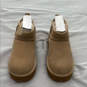 Authentic UGG Kids Classic Ultra Mini Platform.